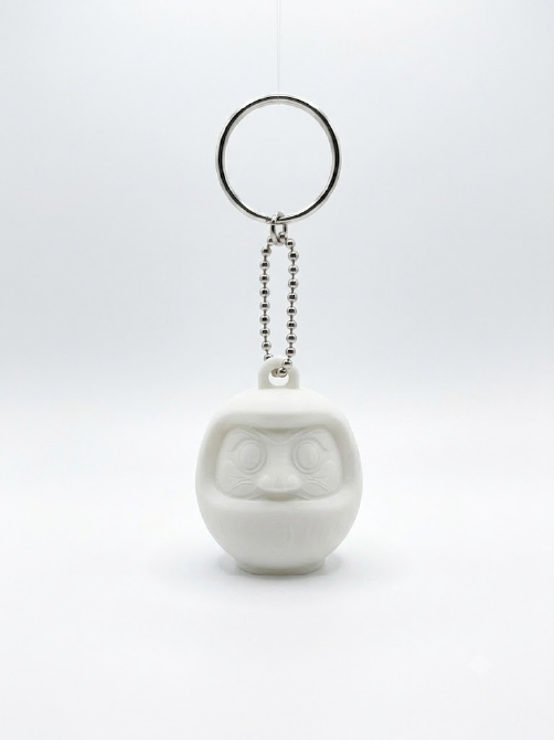 llavero daruma blanco