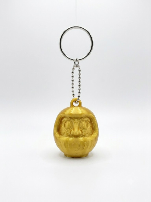 llavero daruma dorado